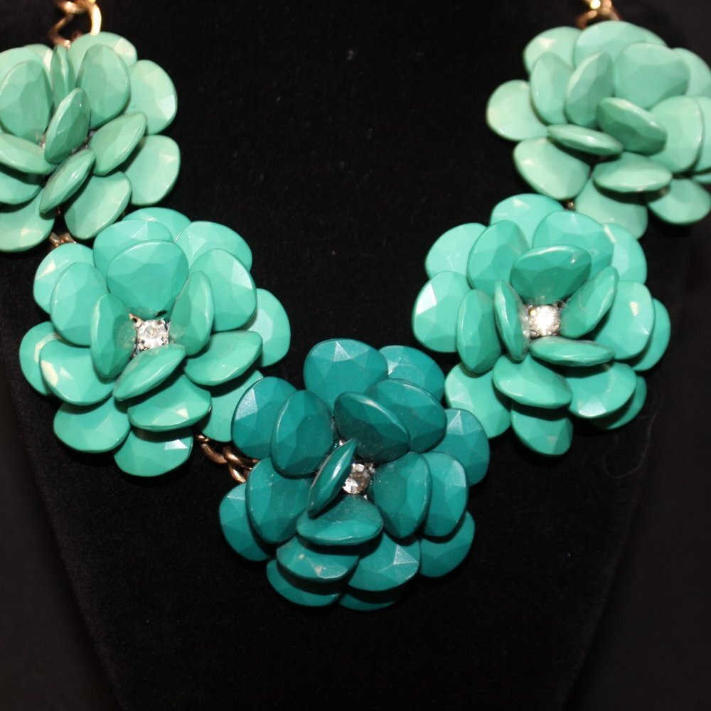 Turquoise Floral Two-Tone Statement Necklace - Picture 6 of 13